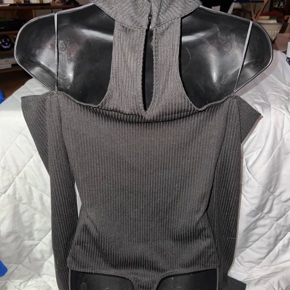 ASTR The Label Brand New Long Sleeve Cutout Choker Bodysuit in Black - Picture 5 of 16